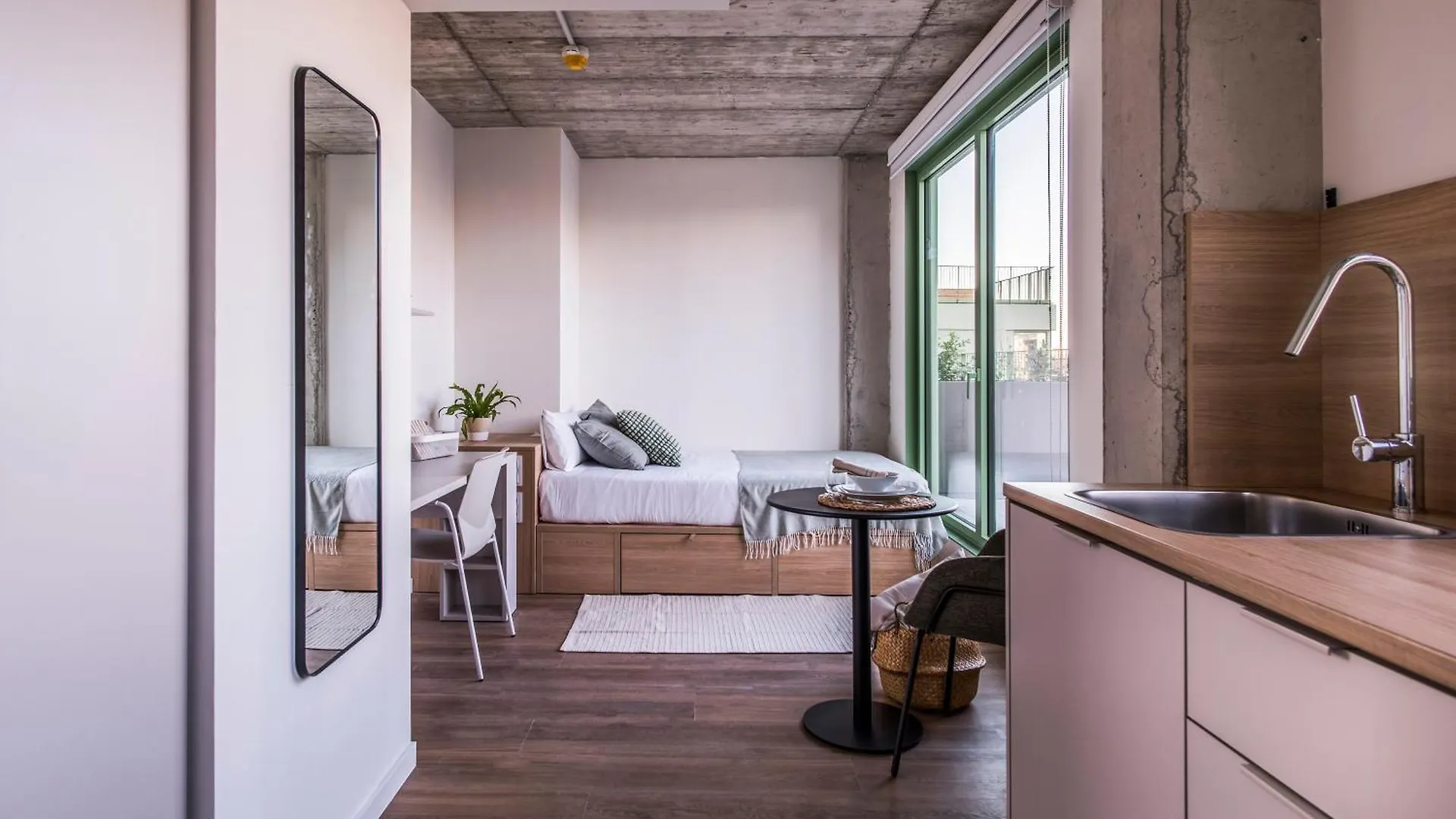 Апартаменты Aparto Cristobal De Moura Hall Of Residence - Only For Students In Барселона