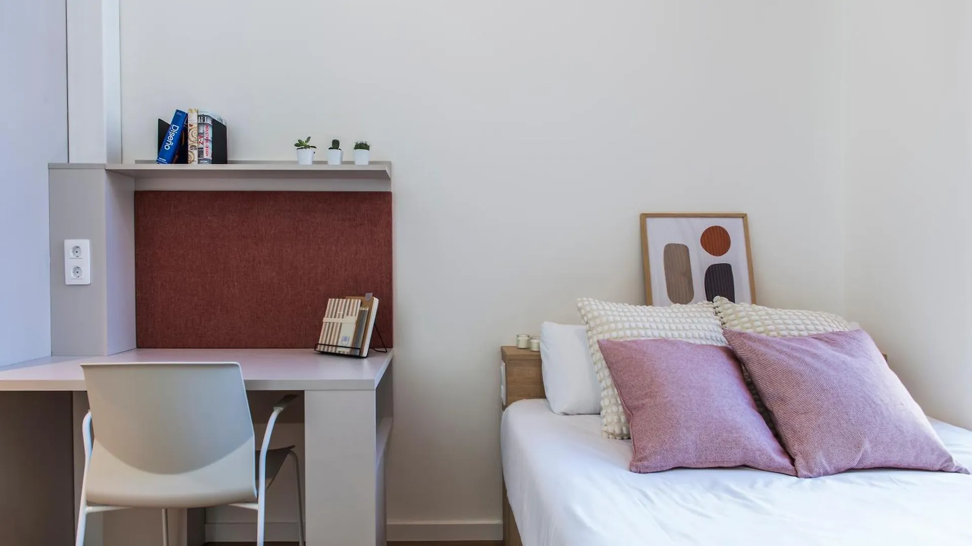 Апартаменты Aparto Cristobal De Moura Hall Of Residence - Only For Students In Барселона