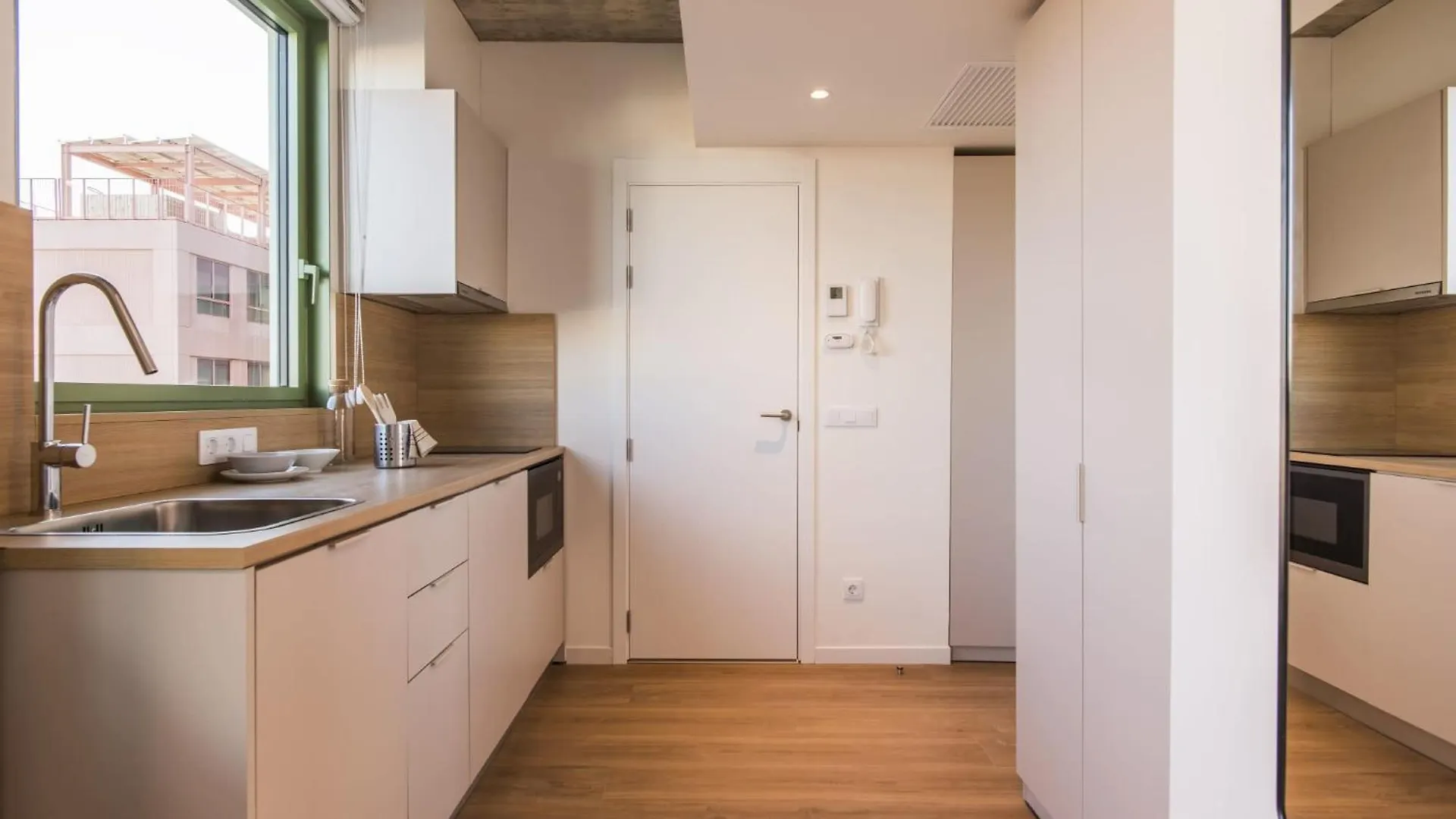 Апартаменты Aparto Cristobal De Moura Hall Of Residence - Only For Students In Барселона