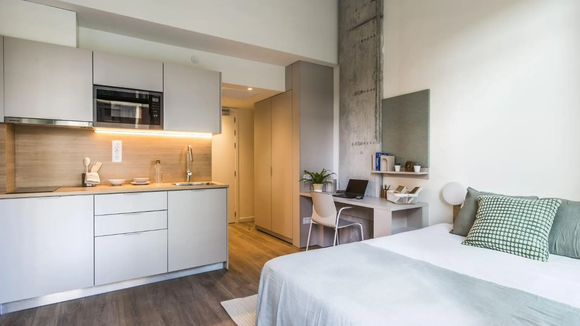 Апартаменты Aparto Cristobal De Moura Hall Of Residence - Only For Students In Барселона Испания