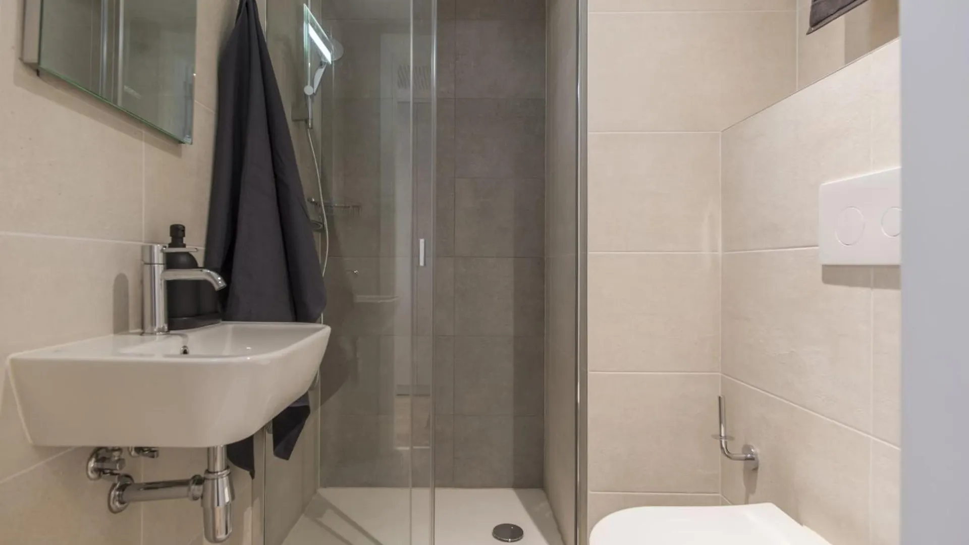 Aparto Cristobal De Moura Hall Of Residence - Only For Students In Барселона Апартаменты