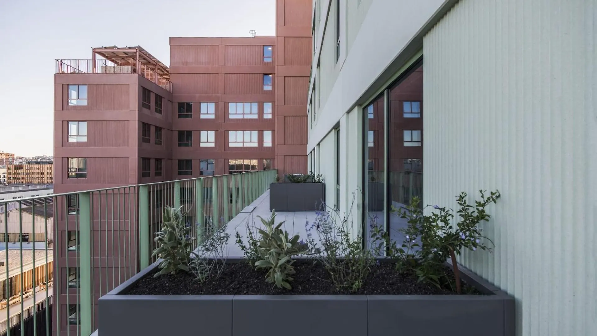 Апартаменты Aparto Cristobal De Moura Hall Of Residence - Only For Students In Барселона