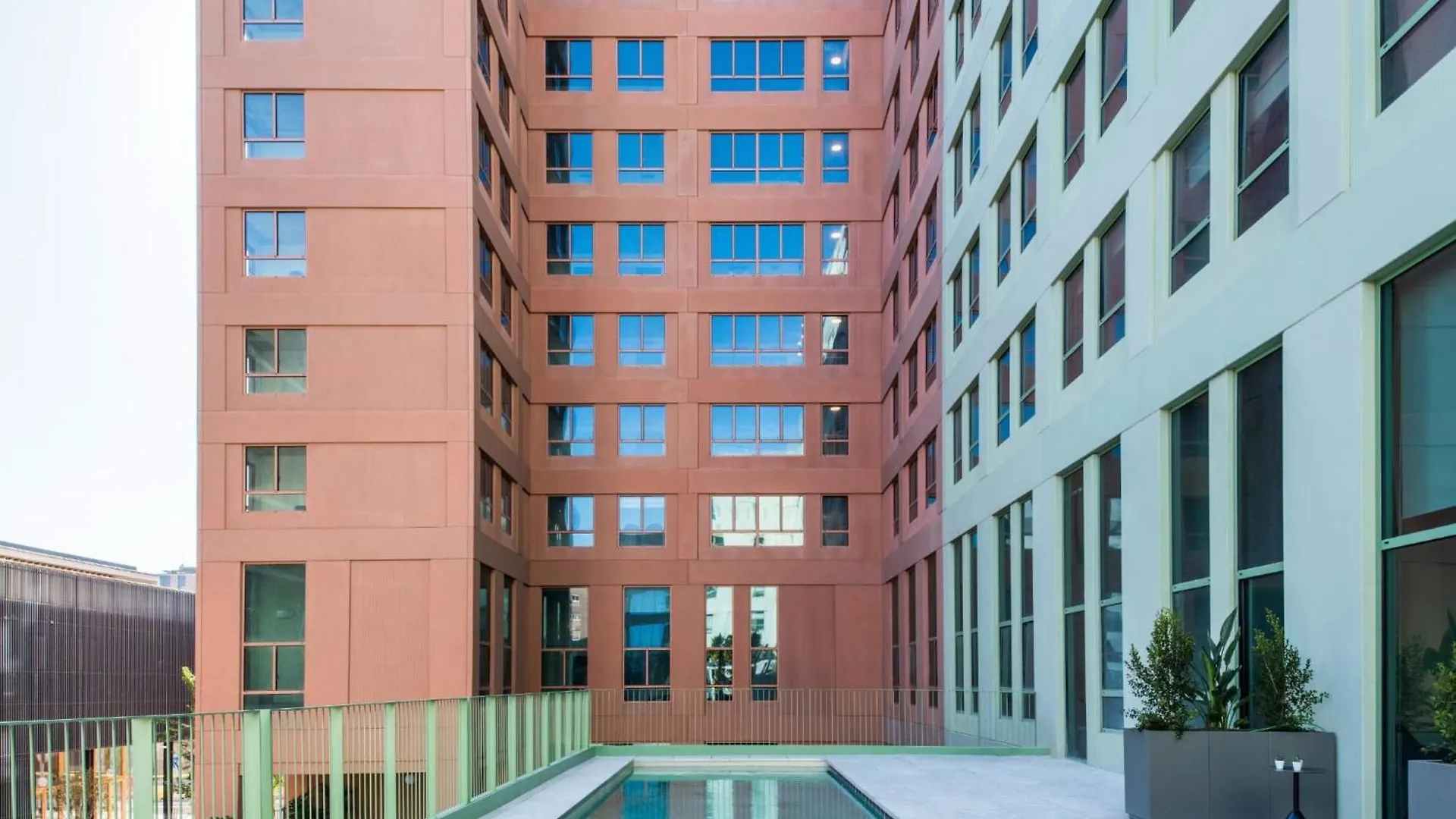 Контакты Aparto Cristobal De Moura Hall Of Residence - Only For Students In Barcelona